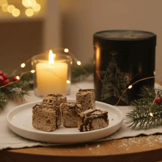 beljakovinski medenjaki na krozniku pred sveco